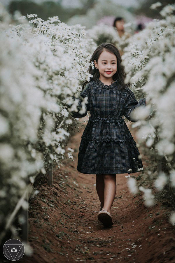 Được làm mẫu nhí có lẽ là đam mê lớn nhất của cô bé ở hiện tại.