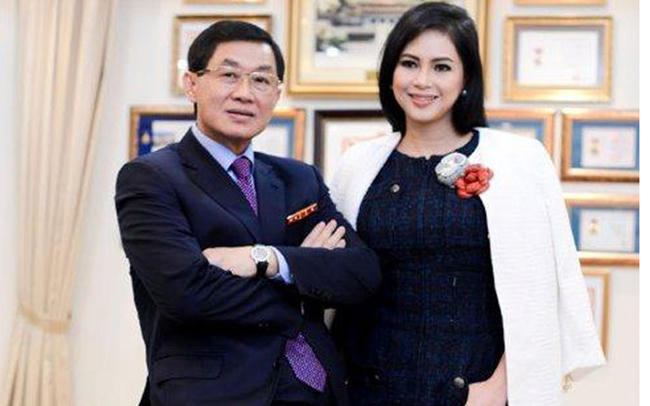 Ông Johnathan Hạnh Nguyễn và bà Lê Hồng Thủy Tiên. Ảnh Internet