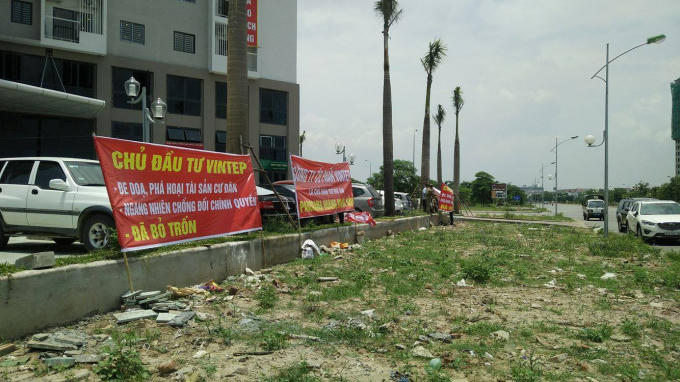 Bản tin Bất động sản Plus: Cư d&acirc;n h&agrave;ng loạt khu chung cư ở H&agrave; Nội bức x&uacute;c