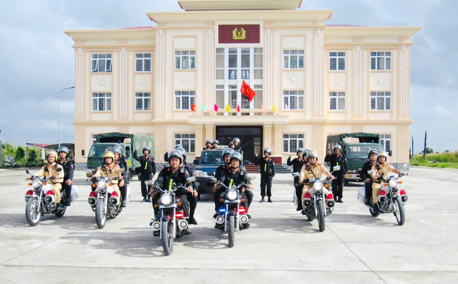 Lực lượng Cảnh sát giao thông phối hợp Cảnh sát cơ động phối hợp tuần tra, kiểm soát khép kín địa bàn.
