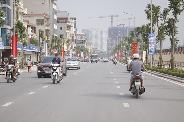 Lòng đường Lê Trọng Tấn hiện tại được mở rộng gấp 3 lần, lưu thông 2 chiều với 4 làn xe toàn tuyến kéo dài 1,5km