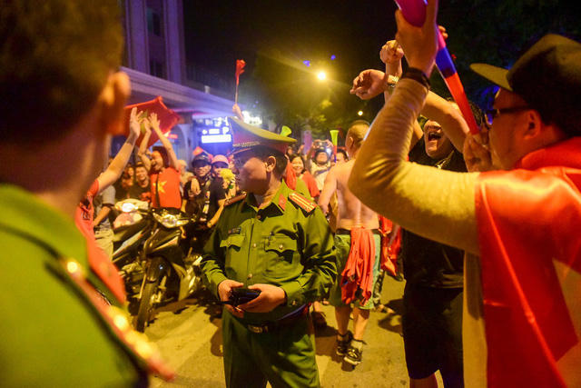 Lực lượng an ninh được tăng cường nhằm đảm bảo an ninh trên tuyến phố.