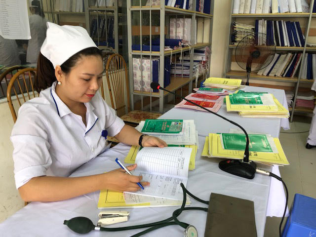 Bác sĩ khuyến cáo người bệnh đái tháo đường không ngừng thuốc điều trị bệnh (Ảnh: BVCC)