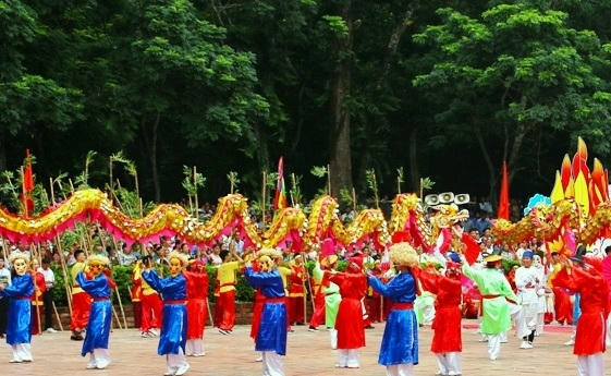 Hàng vạn người dân, du khách thập phương đã có mặt tham dự lễ hội đầy ý nghĩa này