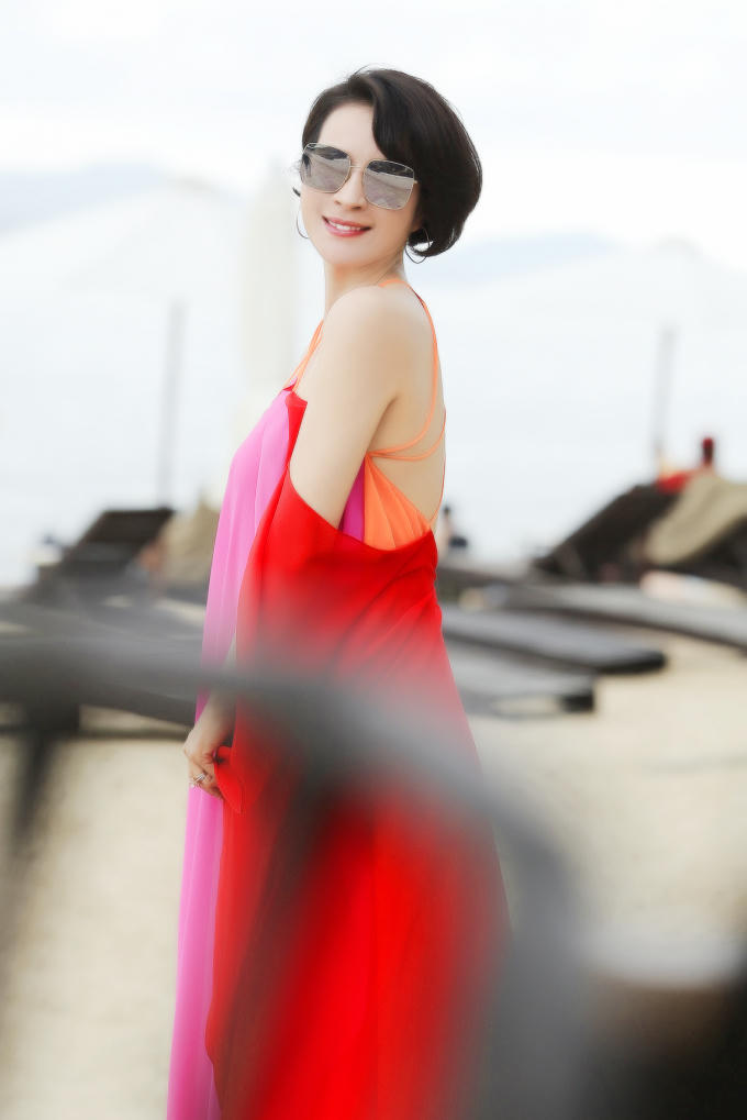 MC Thanh Mai và diễn viên Chi Bảo tình tứ ở Nga