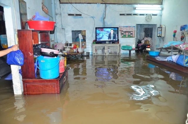 Tất cả đồ đạc được kê lên cao.