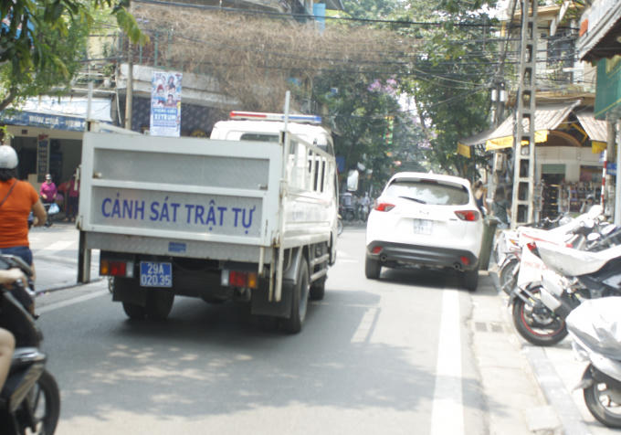 Mặc dù được cơ quan chức năng đi nhắc nhở, nhưng xử phạt  xong hôm nay, ngày mai tình trạng tái lấn chiếm lại tái phát.