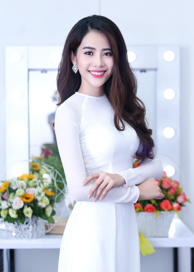 Ngẩn ngơ vẻ đẹp đến nao lòng của Nam Em trong tà áo dài trắng Tình Bolero 2016