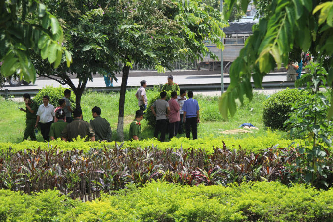 Từ lời khai ban đầu, có thể cô gái tử vong do tai nạn giao thông.