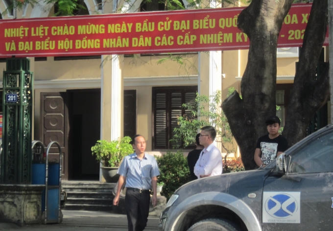 Băng rôn, biển hiệu có ở khắp công sở, trường học, đường phố...
