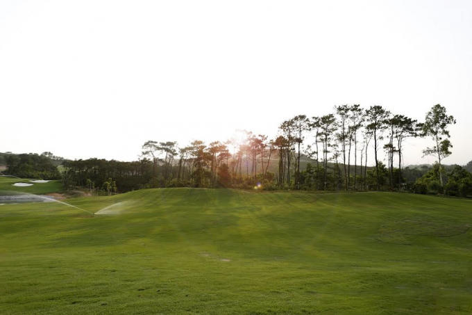 Sân golf rộng gần 100 ha, những hạng mục khác của FLC Ha Long Bay Golf Club & Luxury Resort.