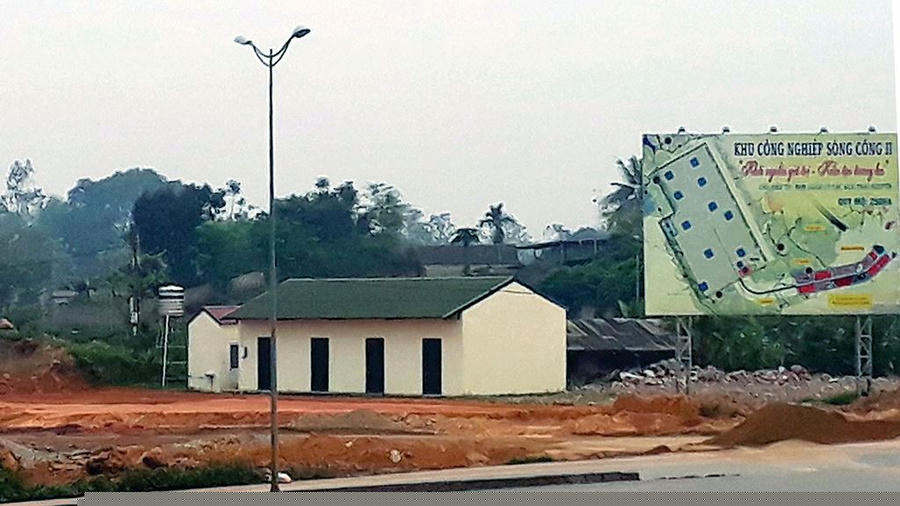 Một số nội dung trong thông báo mời thầu gói thầu san nền thuộc Dự án Xây dựng hạ tầng Khu công nghiệp Sông Công II bị nhập sai thông tin. Ảnh: Ngọc Thành.