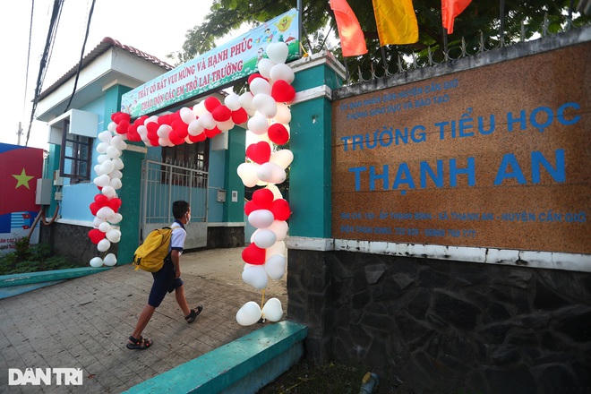 Phụ huynh lo lắng khi TPHCM thí điểm cho học sinh đi học trở lại (Ảnh: Hải Long).