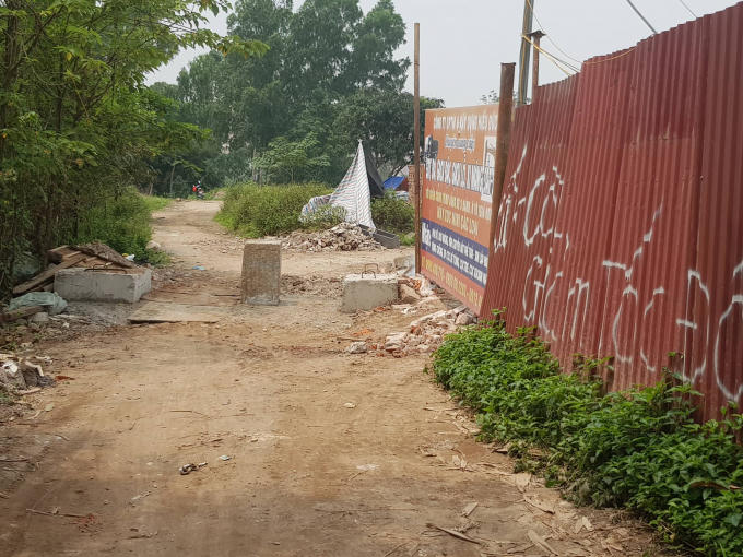 &ldquo;N&uacute;i&rdquo; phế thải cao như nh&agrave; tầng ở phường Xu&acirc;n La: C&ocirc;ng an quận T&acirc;y Hồ đ&atilde; quyết liệt xử l&yacute;?