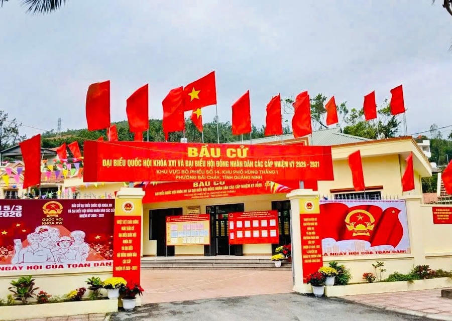 Nhà văn hóa khu phố được chuẩn bị chu đáo làm điểm bỏ phiếu phục vụ cử tri địa phương.