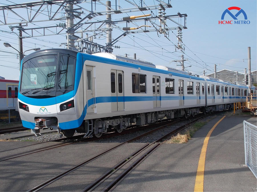 Trong tháng 4 này, đoàn tàu của tuyến metro số 1 được đội ngũ chuyên gia, kỹ sư của nhà thầu thực hiện các công đoạn kiểm tra kỹ thuật lần cuối cùng tại Nhật Bản trước khi vận chuyển về Việt Nam. Đoàn tàu có 3 toa xe (giai đoạn đầu) và 6 toa xe (tương lai), với chiều dài đoàn tàu 3 toa xe là 61,5m và 6 toa xe là 121,5m.