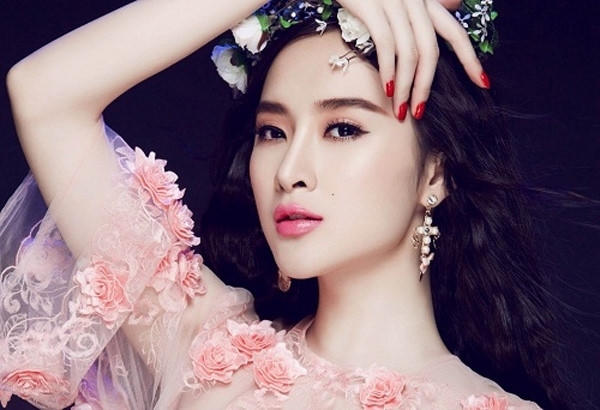 Angela Phương Trinh từng gây xôn xao dư luận khi chia sẻ mình từng bị một đại gia sẵn sàng trả 20.000 USD cho cô chỉ để gặp cô 20 phút.
