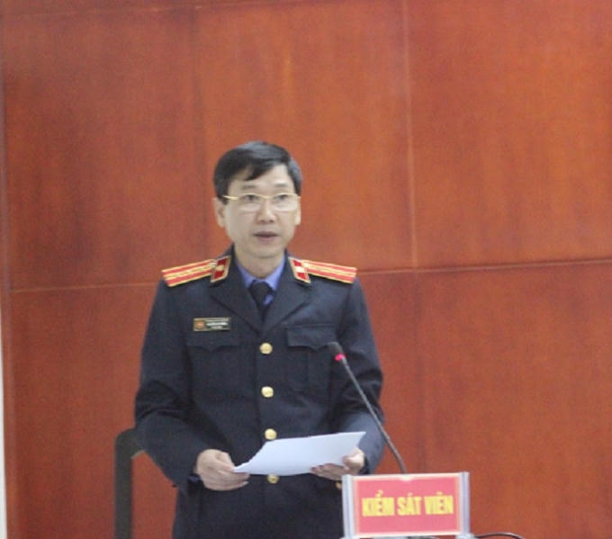 Đại diện VKS đọc bản luận tội đối với bị cáo Doãn Trung Dũng.