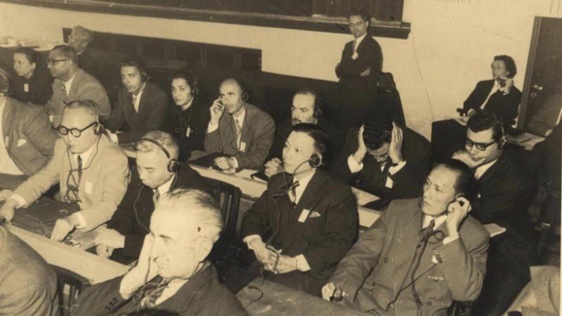 Luật sư Nguyễn Mạnh Tường và đồng nghiệp tham dự Hội nghị Luật gia Dân chủ Quốc tế (1956) – Tư liệu gia đình 