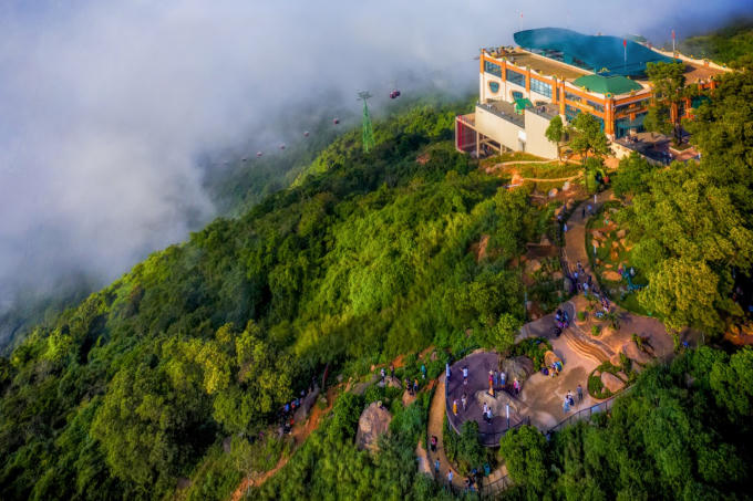 Núi Bà Đen  (Tây Ninh) là điểm đến hấp dẫn du khách.