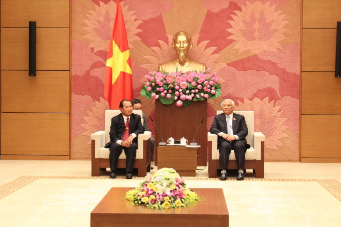 Phó chủ tịch Quốc hội Uông Chu Lưu tiếp Bộ trưởng Tư pháp Lào.