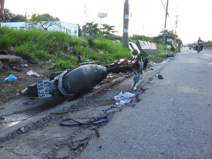 Chiếc xe m&aacute;y tại hiện trường.