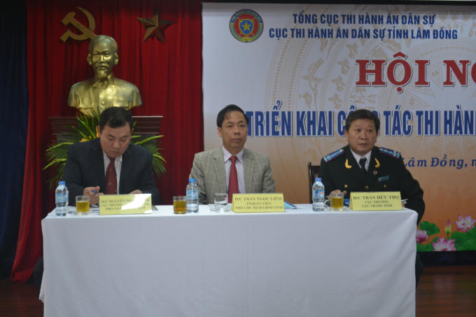 Các đại biểu chủ trì hội nghị.