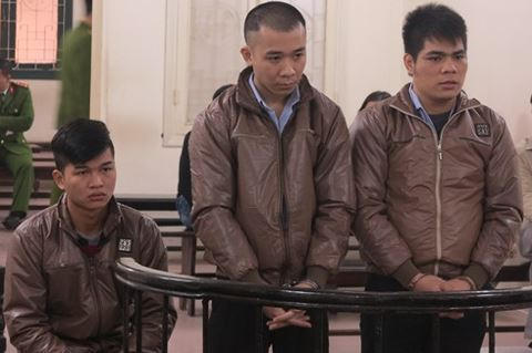 Các bị cáo trước vành móng ngựa tại phiên xử sơ thẩm lần 2.