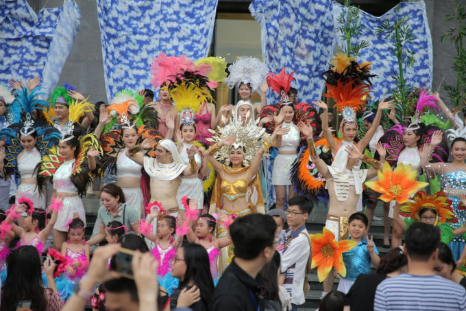 Vũ điệu đường phố n&oacute;ng bỏng khuấy động Carnaval Hạ Long 2019