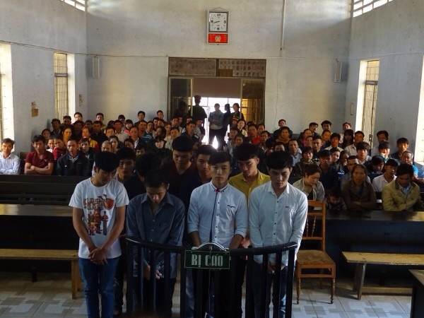 Các bị cáo trong phiên xét xử.