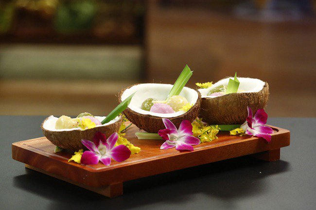 Giám khảo đích thân làm món chè trôi nước và giao đề tài thi cho hai thí sinh