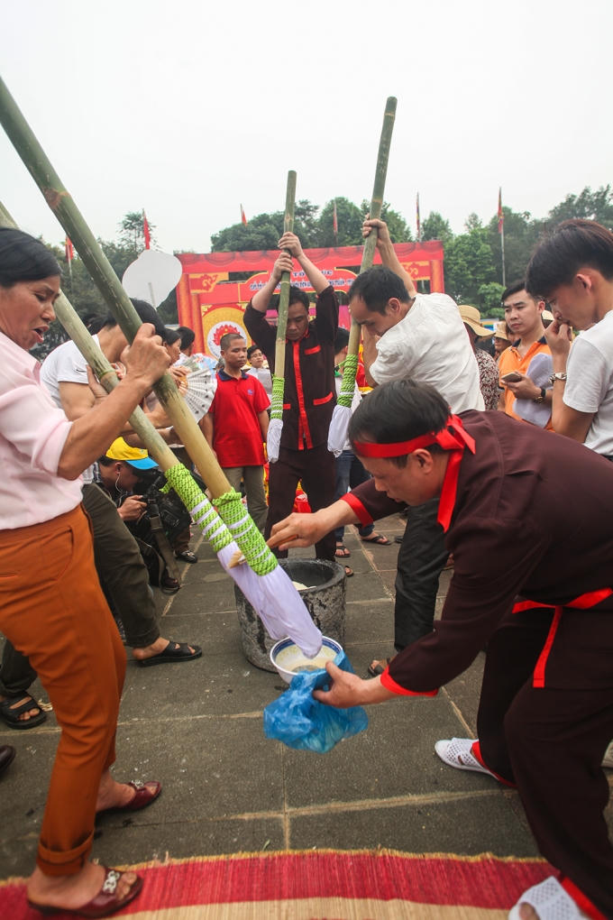 Rộn ràng hội thi gói, nấu bánh chưng bánh giầy