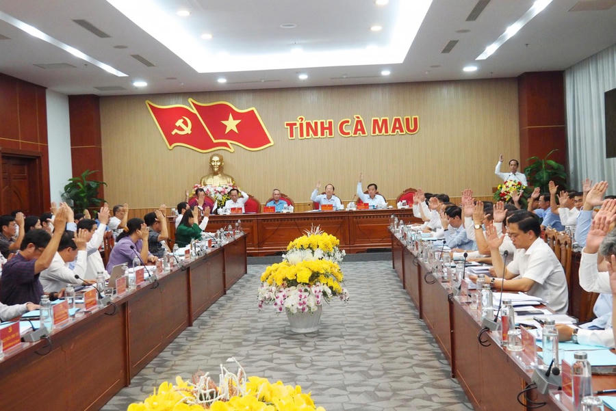Đại biểu thông qua Chương trình hành động của Ban Chấp hành Đảng bộ tỉnh Cà Mau thực hiện Nghị quyết Đại hội XIV của Đảng và Nghị quyết Đại hội Đảng bộ tỉnh lần thứ I, nhiệm kỳ 2025–2030.