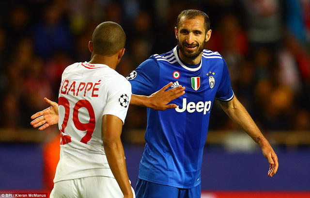 Mbappe bị vô hiệu hóa hoàn toàn trước Chiellini bên phía Juventus.