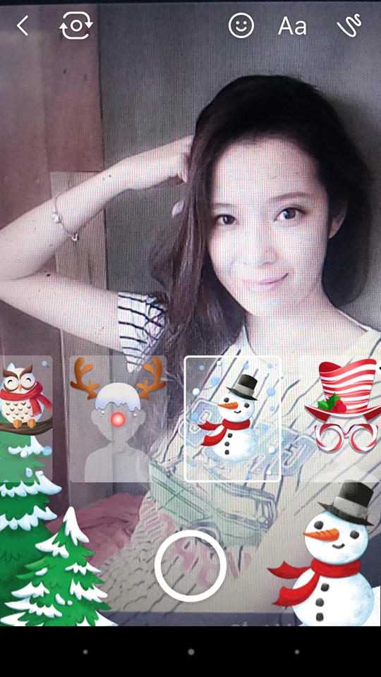 Với tính năng mới, khi chụp hình bằng facebook messenger bạn có thể sử dụng nhiều hình nền và icon đáng yêu.