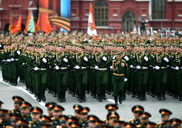 Bộ binh Nga tiến vào quảng trường.