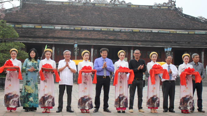 Khai trương triễn lãm Thơ trên kiến trúc cung đình Huế qua nghệ thuật Trúc Chỉ