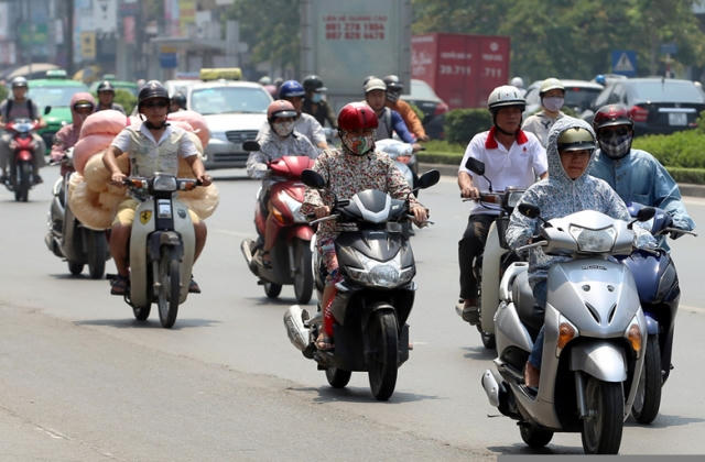 Dự báo thời tiết hôm nay: Hà Nội có mưa rào, miền Trung nắng nóng