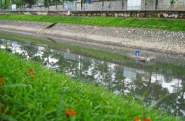 Lâu lắm rồi mới thấy sông Tô Lịch sạch sẽ như vậy!