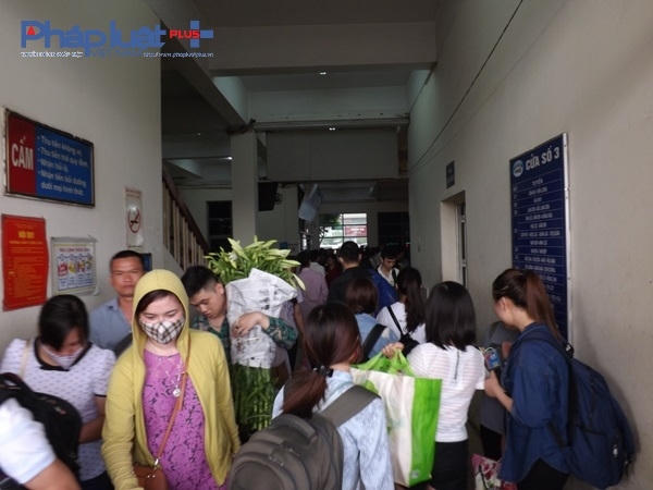 Hà Nội: Dòng người bắt đầu ùn ùn “rời đô”, các cửa ngõ đã ùn tắc