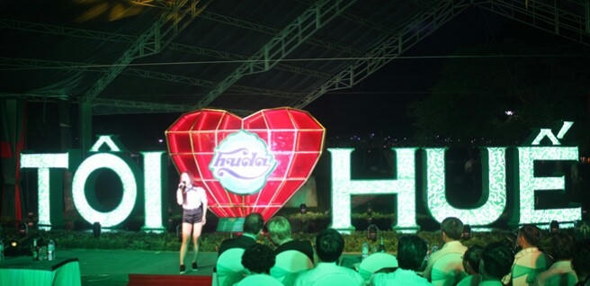 Hình ảnh của biểu tượng "Tôi Yêu Huế" trong đêm khánh thành vừa qua.