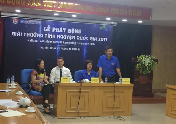 Ông Vũ Minh Lý - Giám đốc Trung Tâm Tình Nguyện Quốc Gia trả lời những câu hỏi và thắc mắc của các bạn Tình nguyện viên.