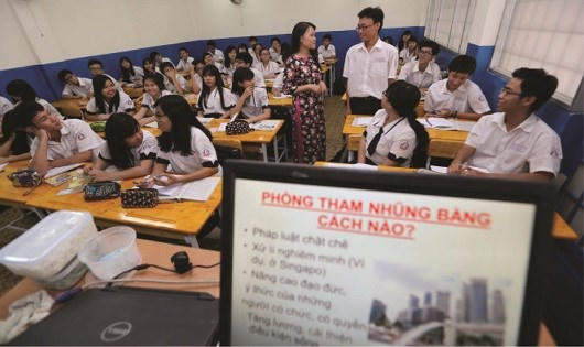 Nội dung giáo dục pháp luật đang có sự “quá tải” khi có rất nhiều ngành luật được tuyên truyền, giảng dạy trong nhà trường mà thiếu đi sự lựa chọn nội dung trong việc giáo dục pháp luật cho học sinh. Ảnh minh họa.