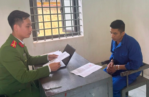 Đối tượng Trần Quang Hiếu tại cơ quan Công an (Ảnh: Công an cung cấp).