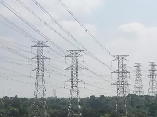 Đóng điện dự án 220kV đấu nối nhà máy điện phân nhôm Đăk Nông. Ảnh: TTXVN