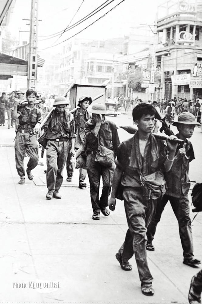 Bộ ảnh lịch sử ngày 30/4 chưa từng triển lãm - ảnh 3
