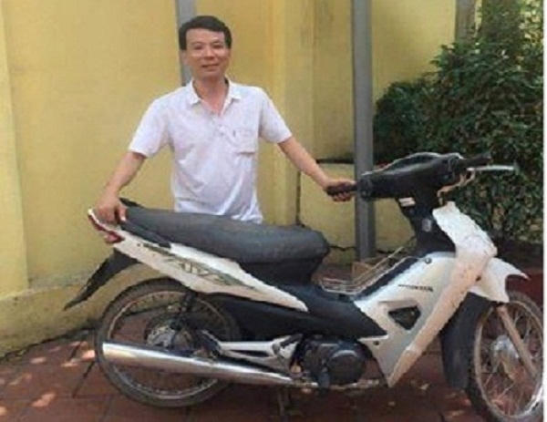 Anh Sơn nhận lại tài sản sau hơn 2 năm bị mất (ảnh cơ quan công an cung cấp)