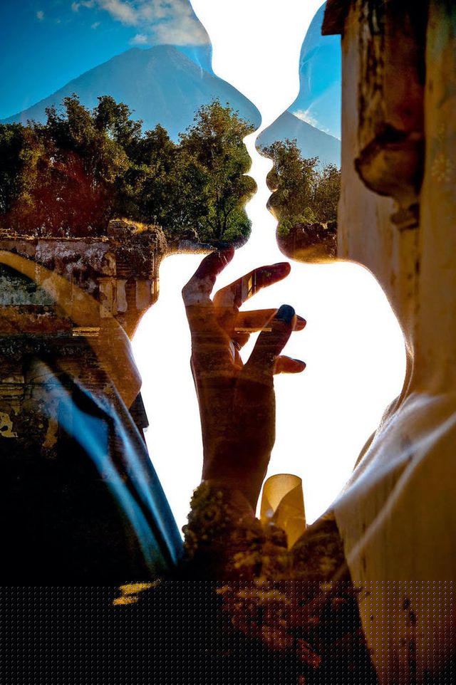 Một số nhiếp ảnh gia sử dụng kỹ thuật phơi sáng kép để khiến bức ảnh ấn tượng hơn. Bức ảnh của nhiếp ảnh gia Daniel Kudish khiến người xem có cảm giác như cặp đôi là một phần của thiên nhiên tuyệt đẹp phía sau họ. Ảnh chụp năm 2012.