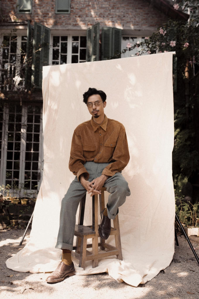 Thành tích của "Anh đếch cần gì nhiều ngoài em" trở nên ấn tượng hơn nữa khi đây là sản phẩm của bộ ba nghệ sĩ Underground, đồng thời nội dung MV vô cùng đơn giản cũng không hề có sự đầu tư tiền tỷ.