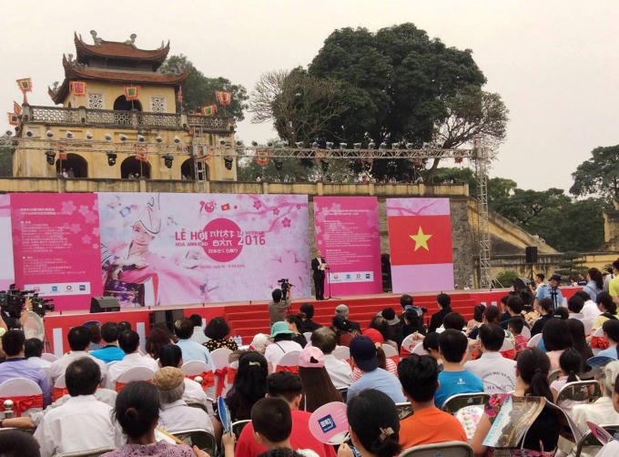 Sáng nay (16/4), Lễ hội Hoa Anh Đào Nhật Bản tại Việt Nam 2016 đã được khai mạc tại Hoàng Thành Thăng Long, Hà Nội.